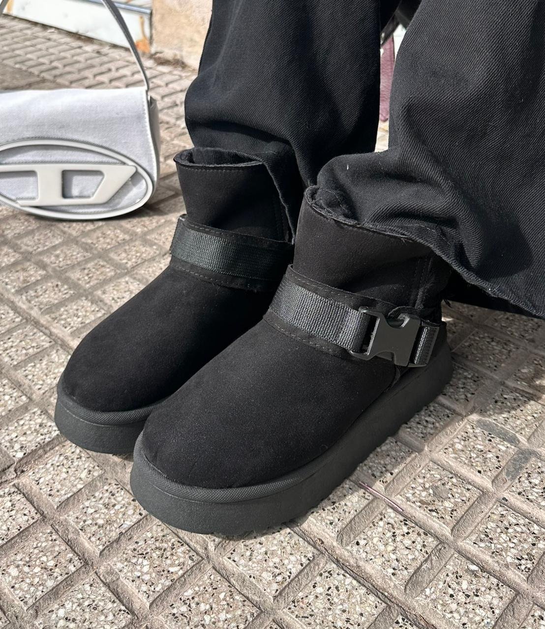 PANTU BOTAS-NEGRAS